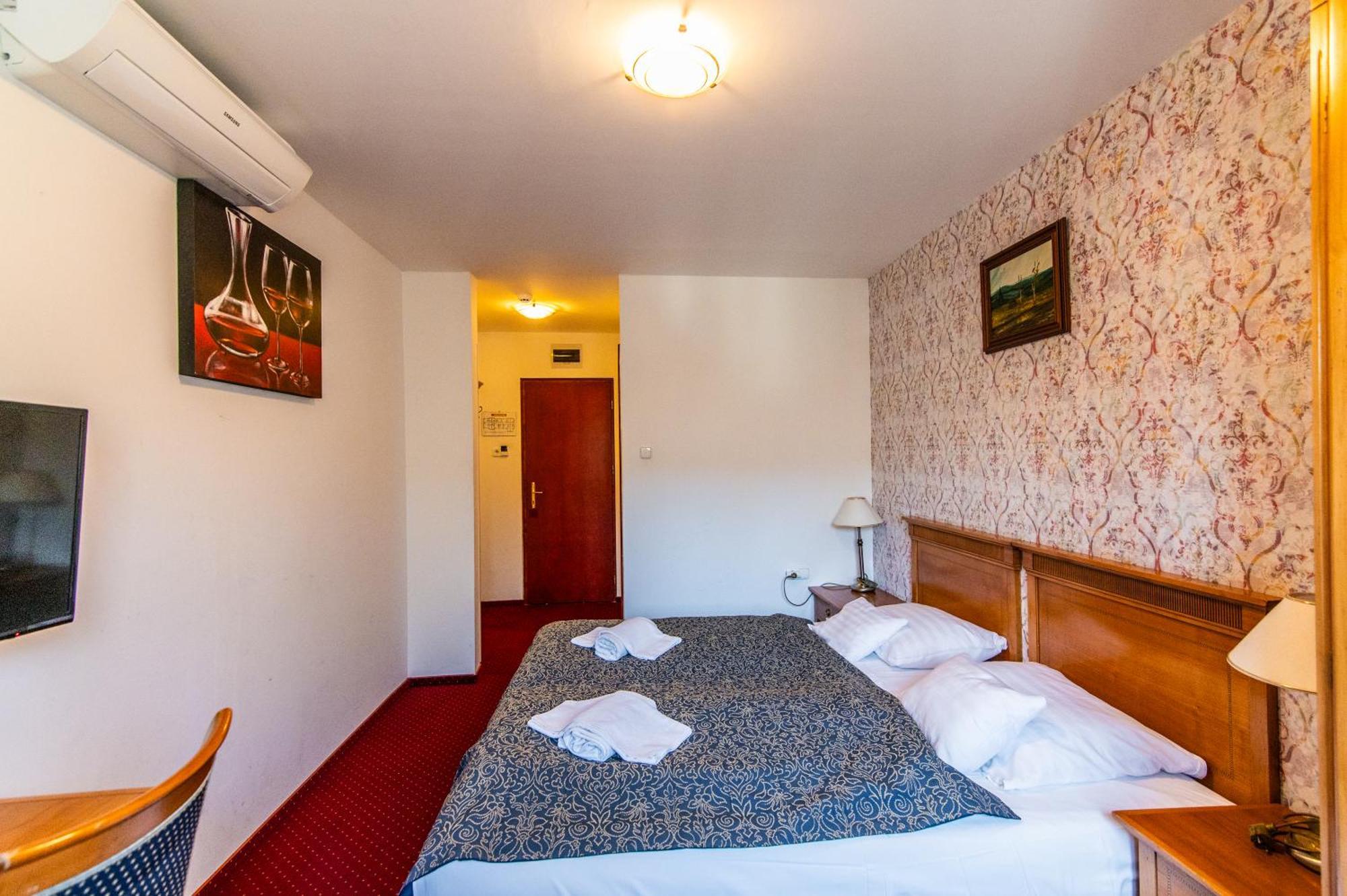 Borhotel Sziluett Farkasmaly Gyongyos Exterior photo
