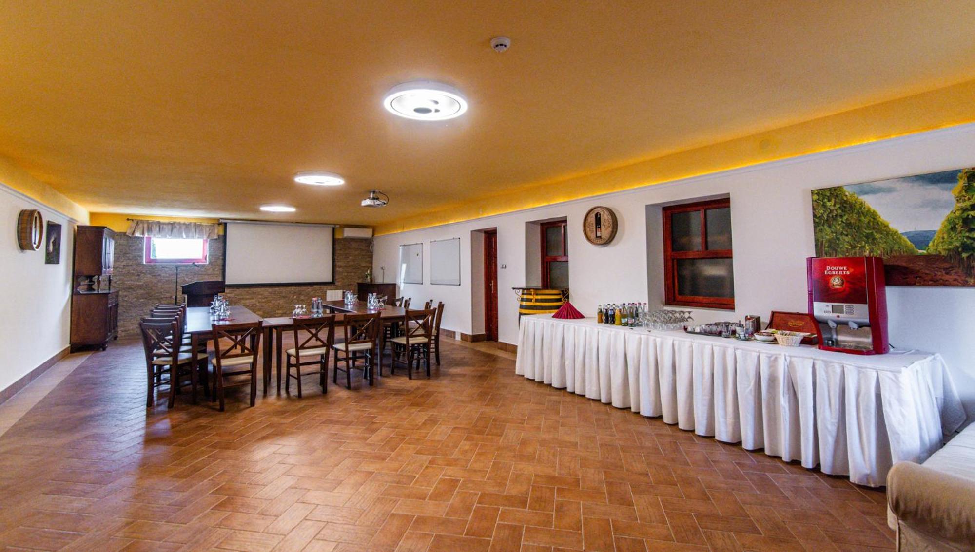 Borhotel Sziluett Farkasmaly Gyongyos Exterior photo