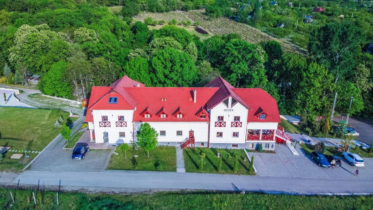 Borhotel Sziluett Farkasmaly Gyongyos Exterior photo
